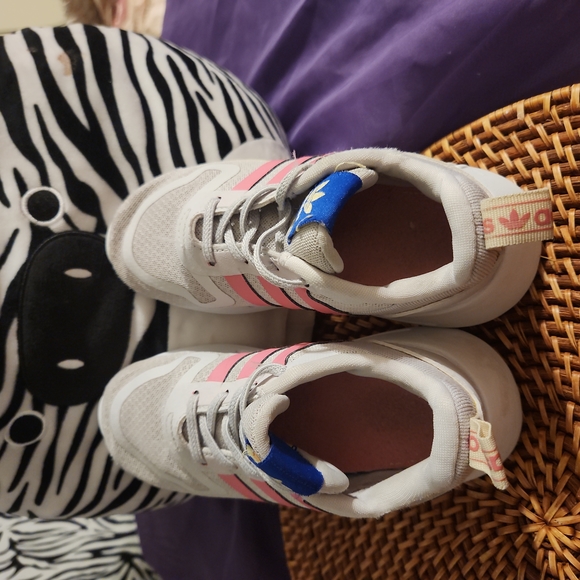 🐾2 for $15 Very nice clean and sanitized girls size 10 adidas tennis - Picture 5 of 5